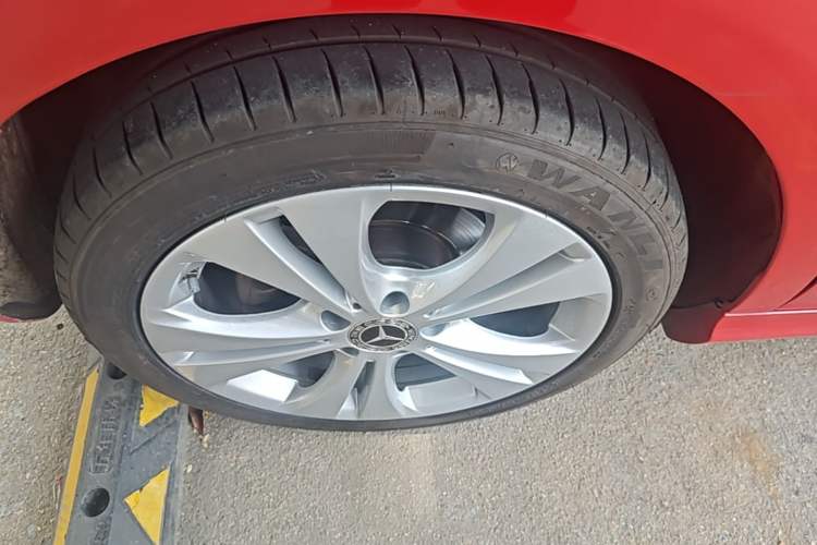 Used Mercedes-Benz B-Class 2018 B 200 Sport Edition Right Rear Wheel Hub