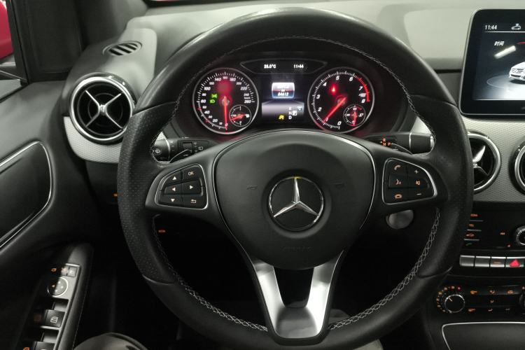 Used Mercedes-Benz B-Class 2018 B 200 Sport Edition Steering Wheel