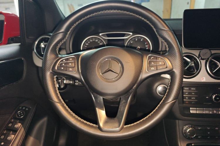 Used Mercedes-Benz B-Class 2018 B 200 Sport Edition Steering Wheel