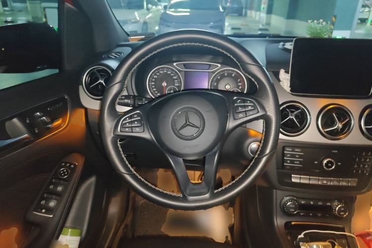 Used Mercedes-Benz B-Class 2018 B 200 Fashion Model Steering Wheel