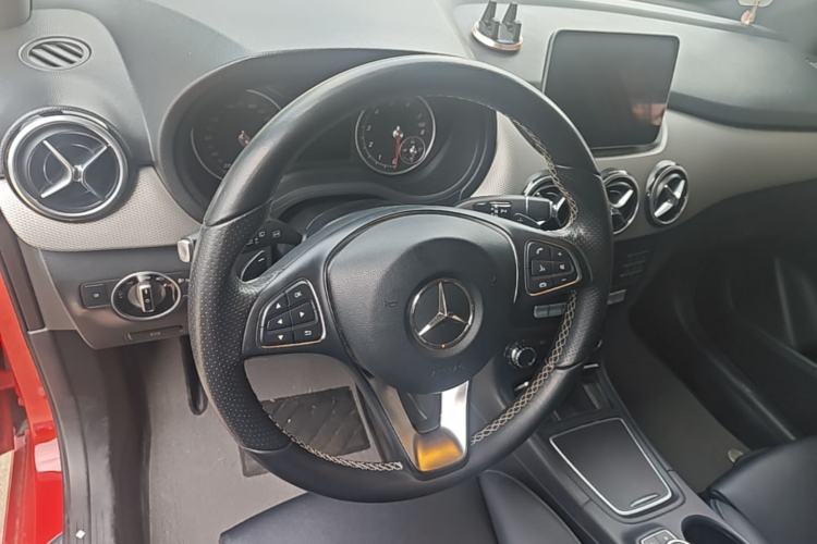 Used Mercedes-Benz B-Class 2018 B 200 Sport Edition Steering Wheel