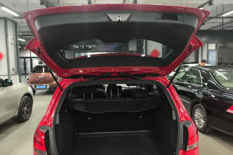 Used Mercedes-Benz B-Class 2018 B 200 Sport Edition Trunk