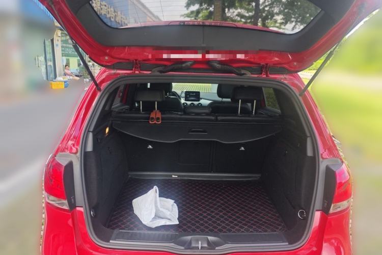 Used Mercedes-Benz B-Class 2018 B 200 Sport Edition Trunk