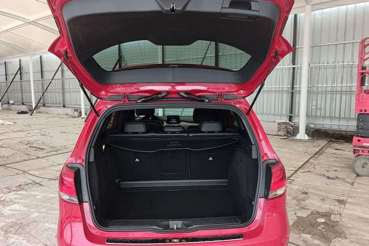 Used Mercedes-Benz B-Class 2018 B 200 Sport Edition Trunk