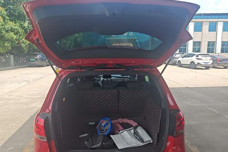 Used Mercedes-Benz B-Class 2018 B 200 Sport Edition Trunk