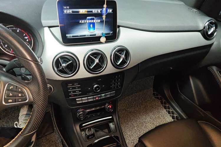 Used Mercedes-Benz B-Class 2018 B 200 Fashion Model Audio And AC Panel
