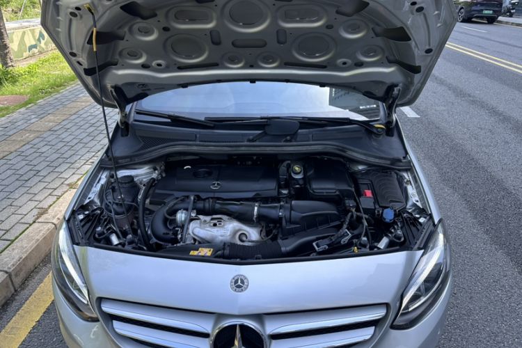Used Mercedes-Benz B-Class 2018 B 200 Fashion Model Engine Bay
