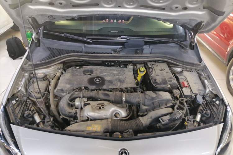 Used Mercedes-Benz B-Class 2018 B 200 Fashion Model Engine Bay