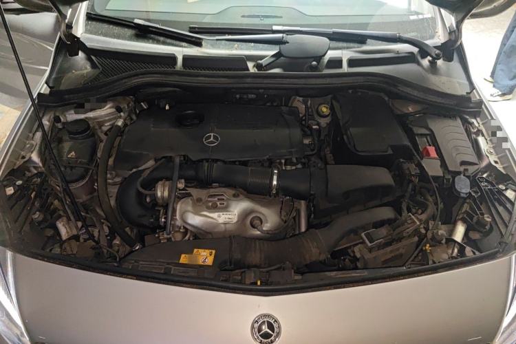 Used Mercedes-Benz B-Class 2018 B 200 Fashion Model Engine Bay