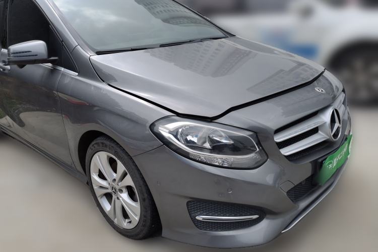 Used Mercedes-Benz B-Class 2018 B 200 Sport Edition Front Right 45 Deg