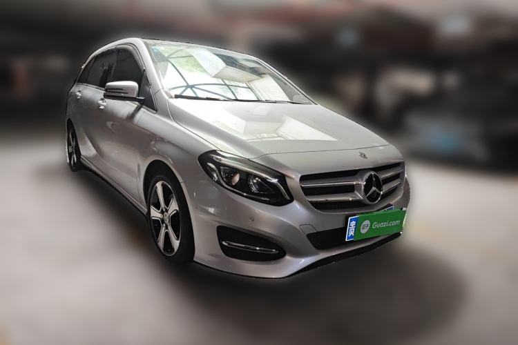 Used Mercedes-Benz B-Class 2018 B 200 Fashion Model Front Right 45 Deg