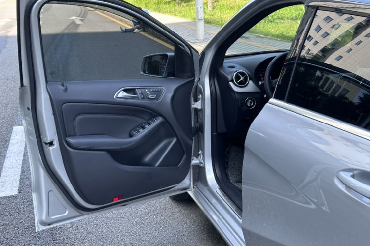 Used Mercedes-Benz B-Class 2018 B 200 Fashion Model Interior 4