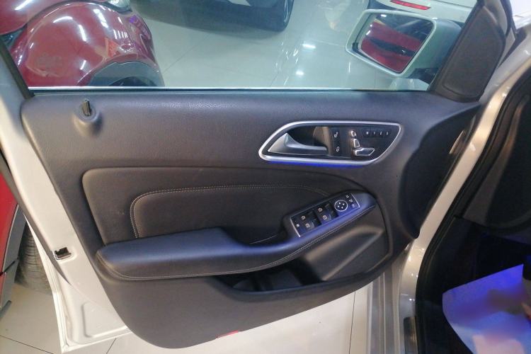 Used Mercedes-Benz B-Class 2018 B 200 Fashion Model Interior 7