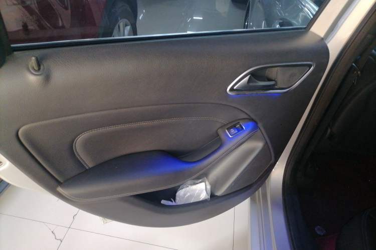 Used Mercedes-Benz B-Class 2018 B 200 Fashion Model Interior 8
