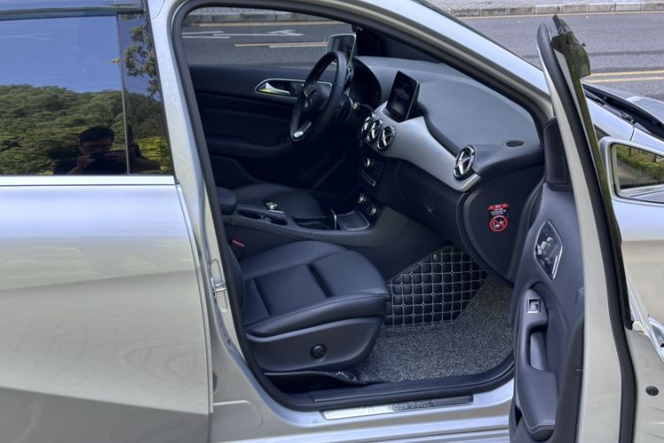 Used Mercedes-Benz B-Class 2018 B 200 Fashion Model Left Front Seat