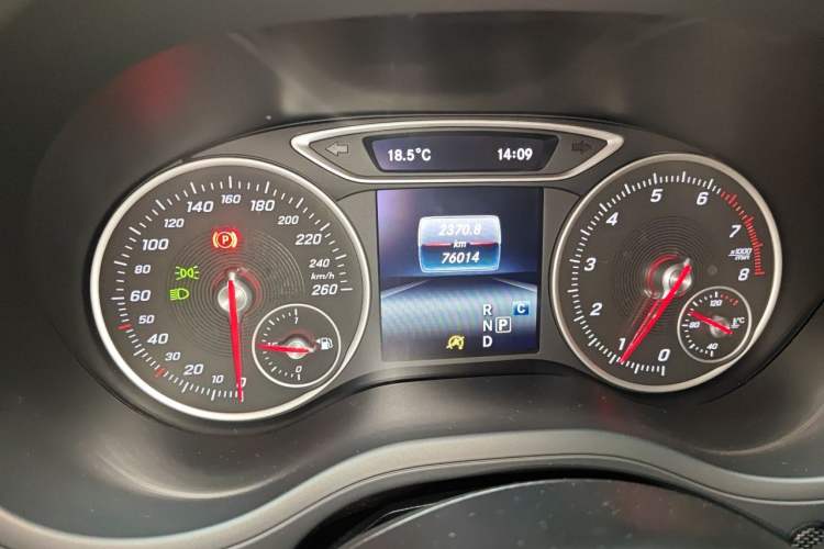 Used Mercedes-Benz B-Class 2018 B 200 Fashion Model Odometer Close Up
