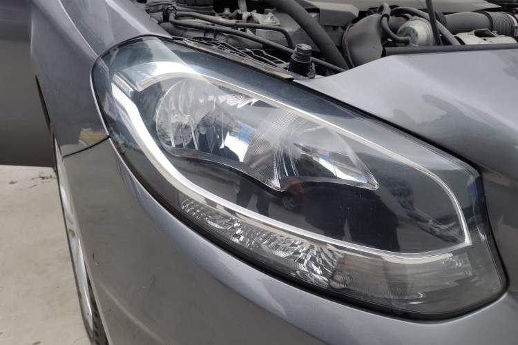 Used Mercedes-Benz B-Class 2018 B 200 Sport Edition Right Front Headlight