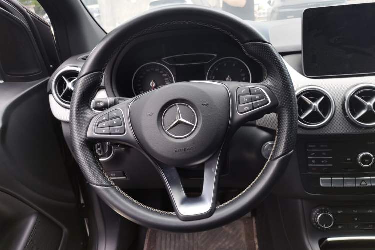 Used Mercedes-Benz B-Class 2018 B 200 Sport Edition Steering Wheel