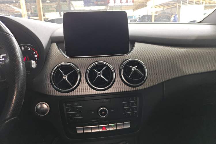Used Mercedes-Benz B-Class 2018 B 200 Sport Edition Audio And AC Panel