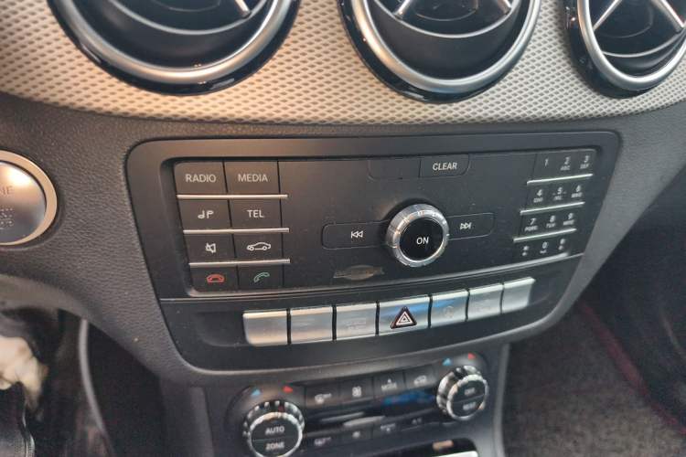 Used Mercedes-Benz B-Class 2018 B 200 Fashion Model Audio And AC Panel