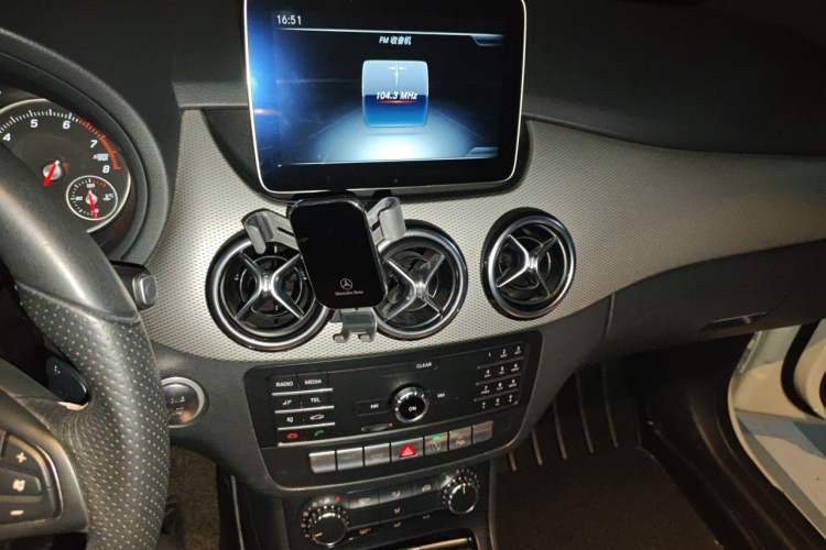 Used Mercedes-Benz B-Class 2018 B 200 Sport Edition Audio And AC Panel