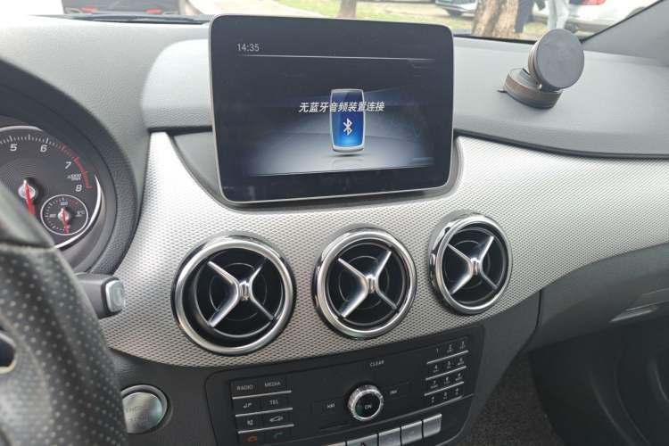 Used Mercedes-Benz B-Class 2018 B 200 Sport Edition Audio And AC Panel