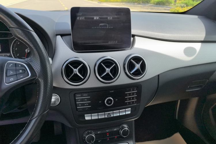 Used Mercedes-Benz B-Class 2018 B 200 Sport Edition Audio And AC Panel