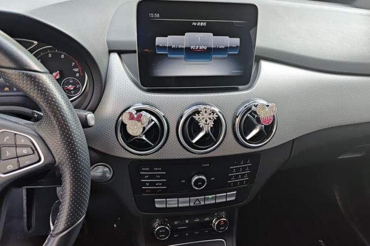 Used Mercedes-Benz B-Class 2018 B 200 Fashion Model Audio And AC Panel