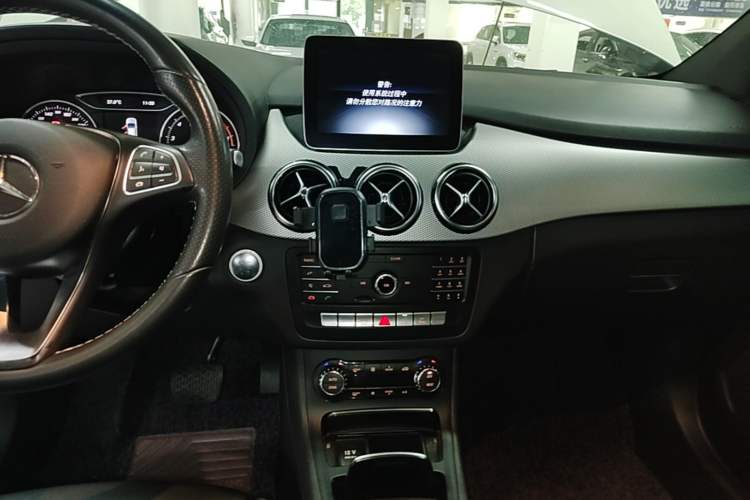 Used Mercedes-Benz B-Class 2018 B 200 Fashion Model Audio And AC Panel