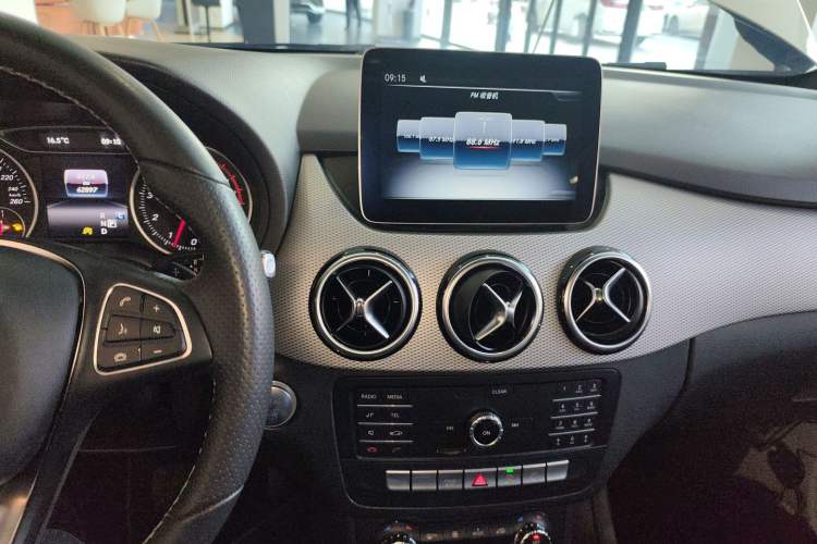 Used Mercedes-Benz B-Class 2018 B 200 Fashion Model Audio And AC Panel