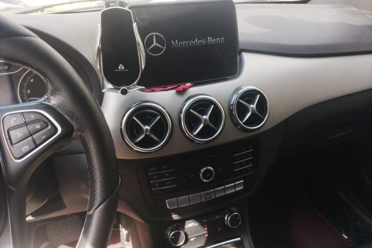 Used Mercedes-Benz B-Class 2018 B 200 Sport Edition Audio And AC Panel