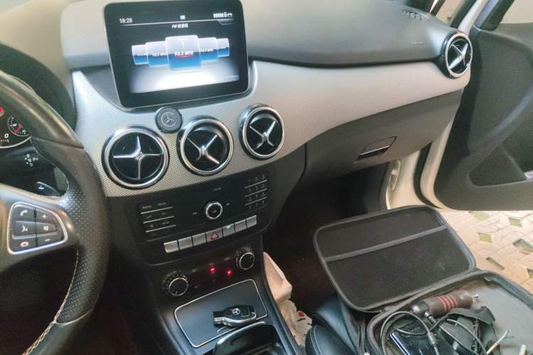 Used Mercedes-Benz B-Class 2018 B 200 Sport Edition Audio And AC Panel