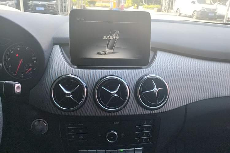 Used Mercedes-Benz B-Class 2018 B 200 Sport Edition Audio And AC Panel