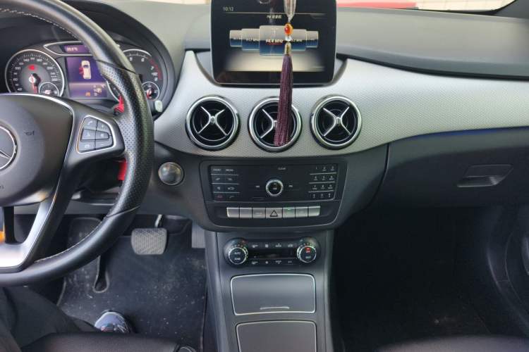 Used Mercedes-Benz B-Class 2018 B 200 Fashion Model Audio And AC Panel