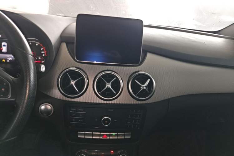 Used Mercedes-Benz B-Class 2018 B 200 Sport Edition Audio And AC Panel