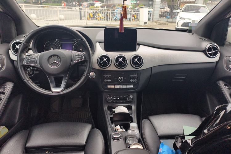 Used Mercedes-Benz B-Class 2018 B 200 Fashion Model Center Console