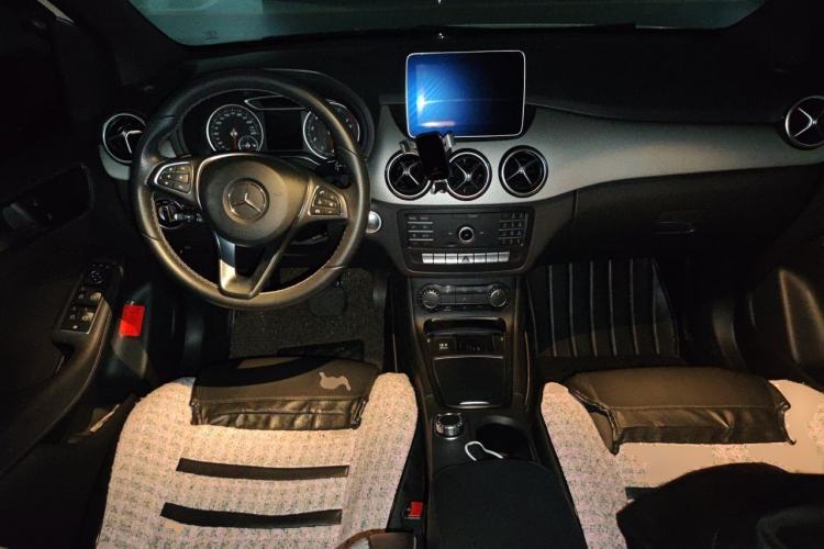 Used Mercedes-Benz B-Class 2018 B 200 Sport Edition Center Console