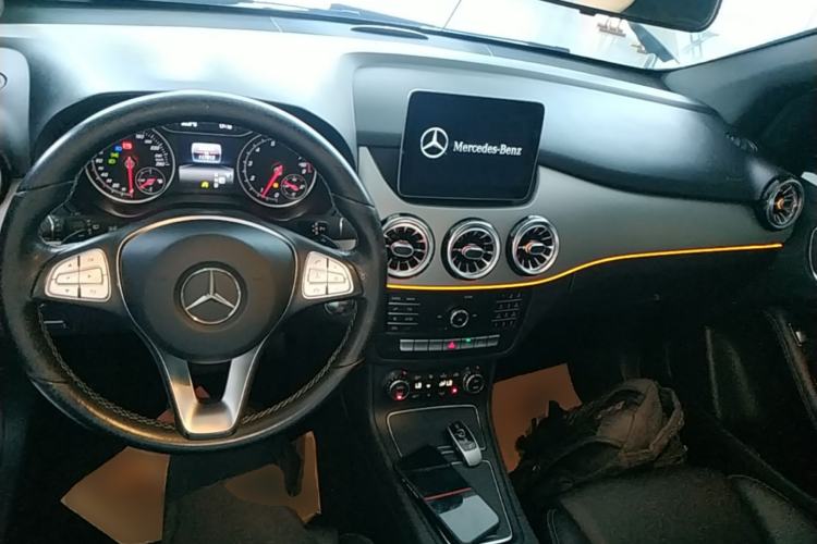 Used Mercedes-Benz B-Class 2018 B 200 Fashion Model Center Console