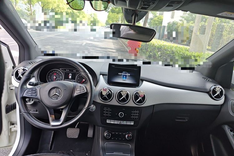 Used Mercedes-Benz B-Class 2018 B 200 Fashion Model Center Console