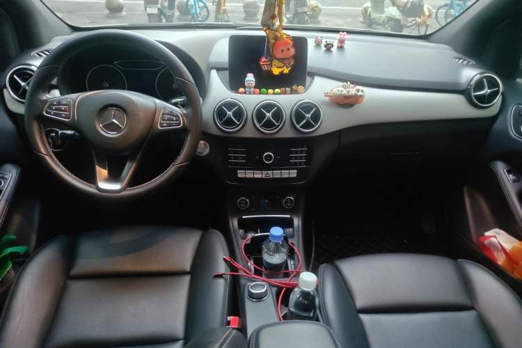 Used Mercedes-Benz B-Class 2018 B 200 Fashion Model Center Console