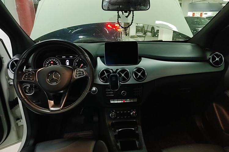 Used Mercedes-Benz B-Class 2018 B 200 Fashion Model Center Console