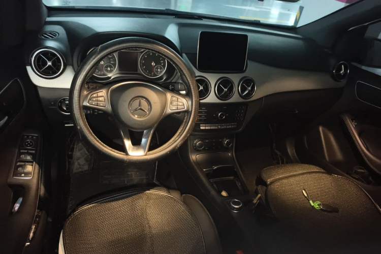 Used Mercedes-Benz B-Class 2018 B 200 Sport Edition Center Console