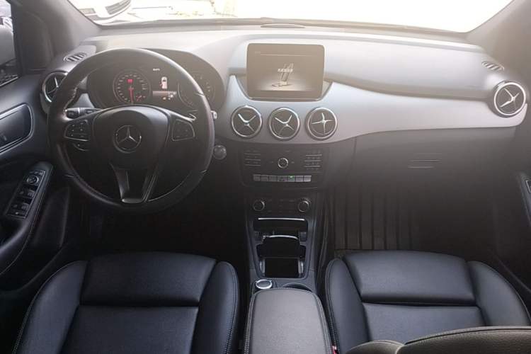 Used Mercedes-Benz B-Class 2018 B 200 Sport Edition Center Console