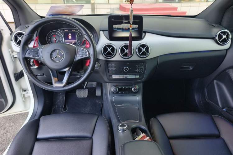Used Mercedes-Benz B-Class 2018 B 200 Fashion Model Center Console