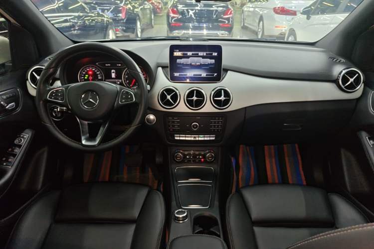 Used Mercedes-Benz B-Class 2018 B 200 Fashion Model Center Console