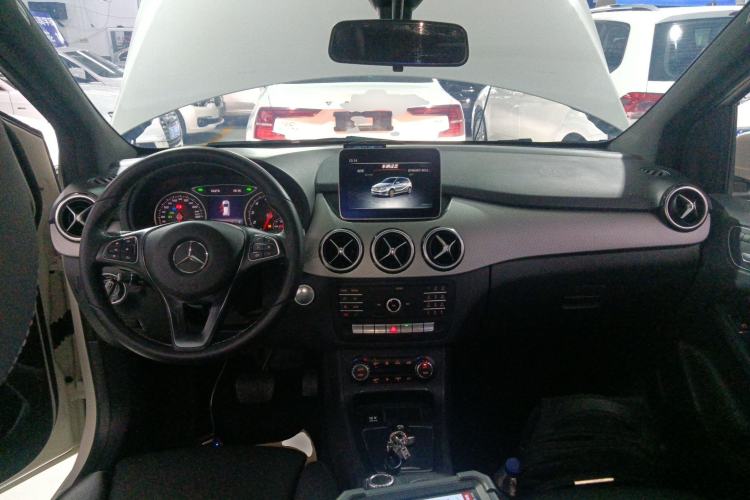 Used Mercedes-Benz B-Class 2018 B 200 Fashion Model Center Console