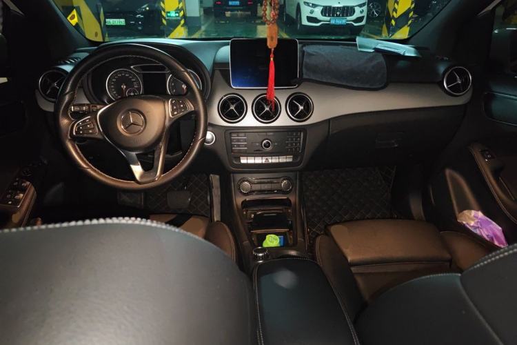 Used Mercedes-Benz B-Class 2018 B 200 Sport Edition Center Console