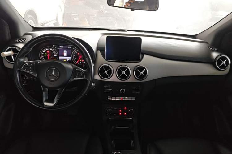 Used Mercedes-Benz B-Class 2018 B 200 Sport Edition Center Console