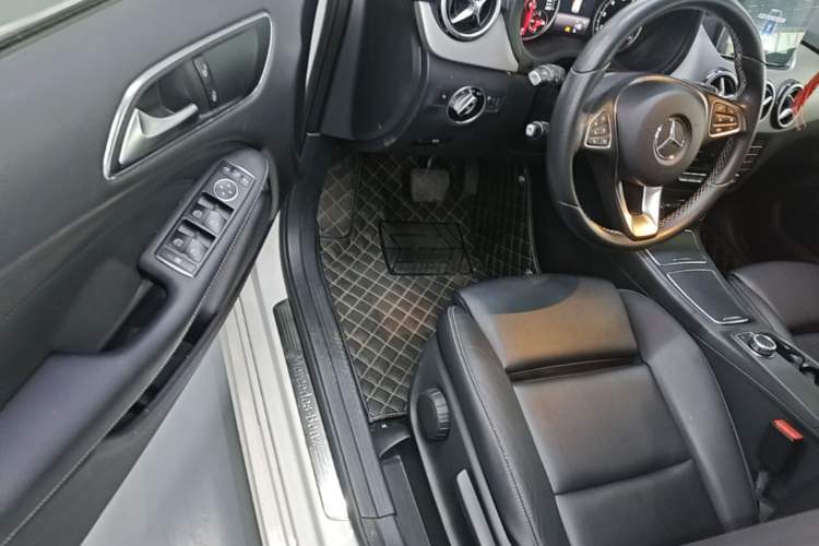 Used Mercedes-Benz B-Class 2018 B 200 Sport Edition Driver Seat