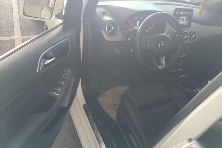 Used Mercedes-Benz B-Class 2018 B 200 Sport Edition Driver Seat